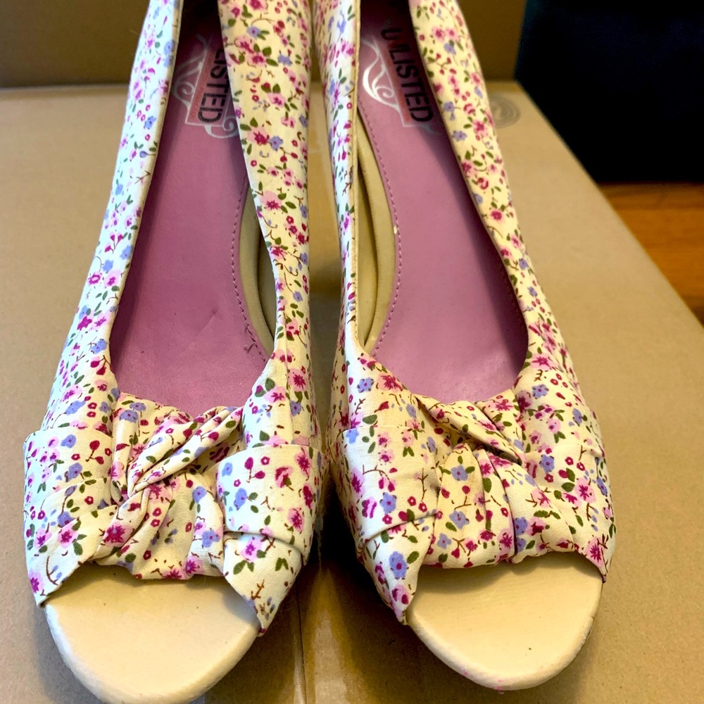 Retro peep toe flower platform heels size 10